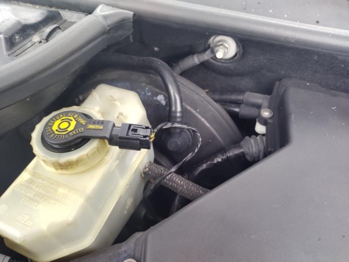 Usagé Servo frein BMW 3 serie Touring (E46/3) 318i 16V Prix € 100,00 Règlement à la marge proposé par Hans Auto Onderdelen