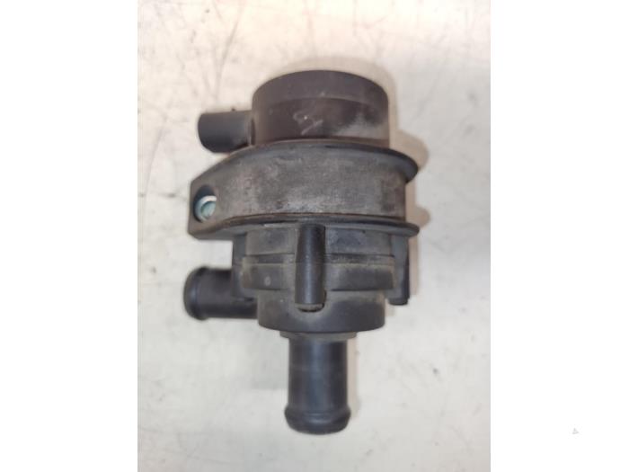 Begagnade Extra vattenpump Ford Focus 3 Wagon 1.6 SCTi 16V Pris € 75,00 Marginaltabell erbjuds av Hans Auto Onderdelen