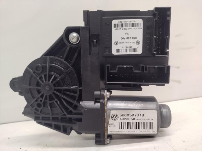 Usados Motor de ventanilla de puerta Volkswagen Golf VI (5K1) 1.2 TSI BlueMotion Precio € 50,00 Norma de margen ofrecido por Hans Auto Onderdelen