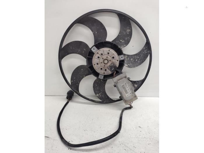 Używane Wentylator BMW 1 serie (E81) 118i 16V Cena € 50,00 Procedura marży oferowane przez Hans Auto Onderdelen
