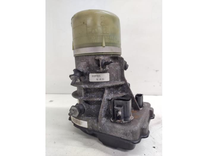 Usagé Pompe de direction Volvo V70 (BW) 1.6 DRIVe,D2 Prix € 85,00 Règlement à la marge proposé par Hans Auto Onderdelen