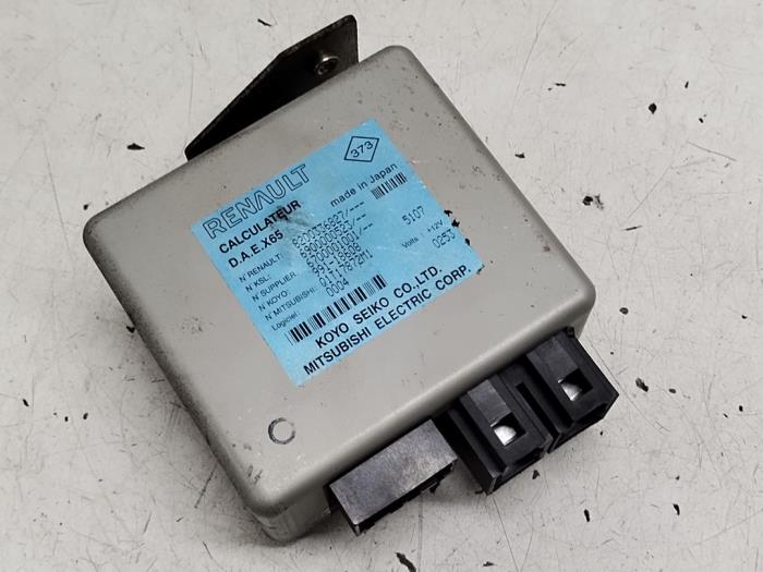 Usagé Ordinateur direction assistée Renault Clio II (BB/CB) 1.2 16V Prix € 40,00 Règlement à la marge proposé par Hans Auto Onderdelen