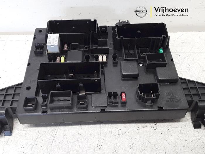 Fuse box Opel Zafira Tourer 1.4 Turbo 16V Ecotec 13368651 gm