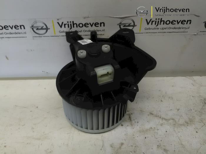 Motor de ventilador de calefactor de un Opel Corsa 2012