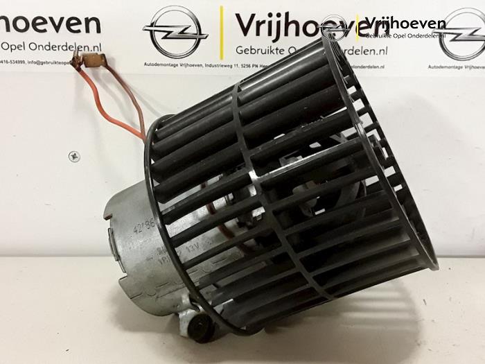 Motor de ventilador de calefactor de un Opel Astra 1996