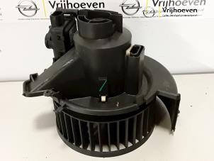 Usagé Moteur de ventilation chauffage Opel Zafira Prix € 30,00 Règlement à la marge proposé par Autodemontage Vrijhoeven B.V.