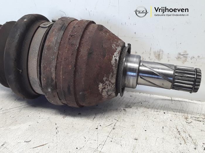 Front drive shaft, left from a Opel Vectra C GTS 1.8 16V 2004