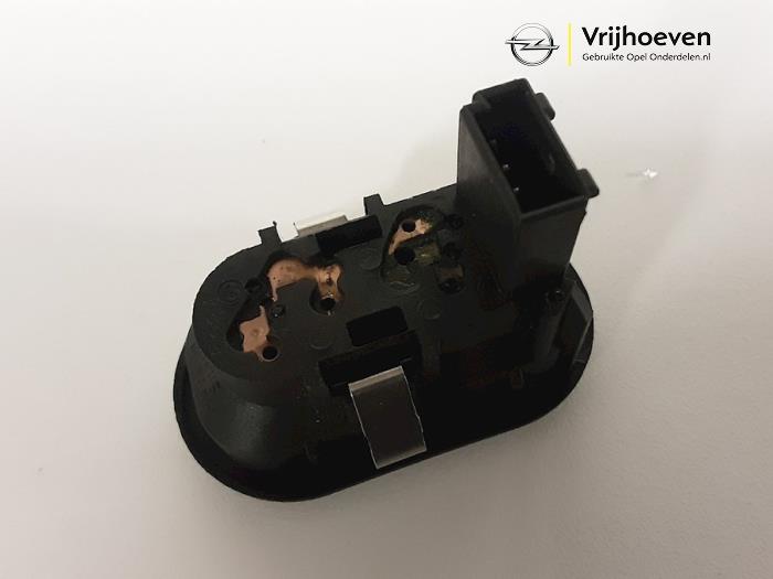 Electric window switch from a Opel Meriva 1.6 16V 2006