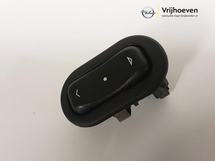 Electric window switch from a Opel Meriva 1.6 16V 2006