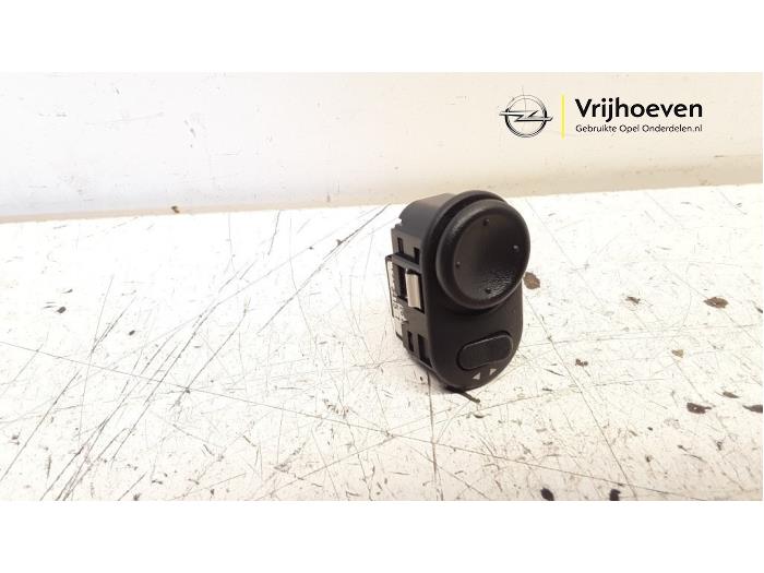 Używane Przelacznik lusterka Opel Zafira (F75) 1.8 16V Cena € 10,00 Procedura marży oferowane przez Autodemontage Vrijhoeven B.V.