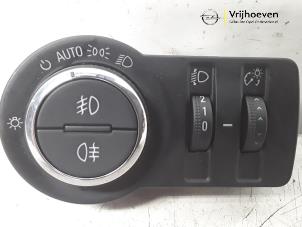 Usados Interruptor de luz Opel Astra J (PC6/PD6/PE6/PF6) 1.4 Turbo 16V Precio € 15,00 Norma de margen ofrecido por Autodemontage Vrijhoeven B.V.