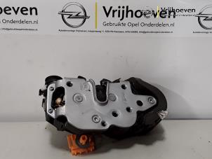 Używane Mechanizm blokady drzwi prawych tylnych wersja 4-drzwiowa Opel Zafira Tourer (P12) 1.4 Turbo 16V Ecotec Cena € 45,00 Procedura marży oferowane przez Autodemontage Vrijhoeven B.V.