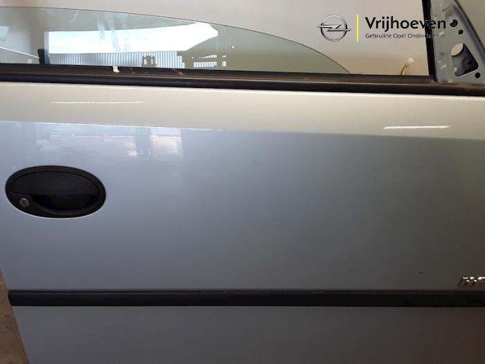 Framdörr, 4-dörrars, höger från en Opel Meriva 1.6 16V 2009