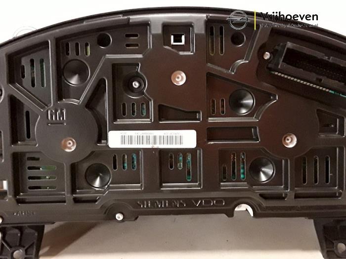Instrument panel from a Opel Astra 2005