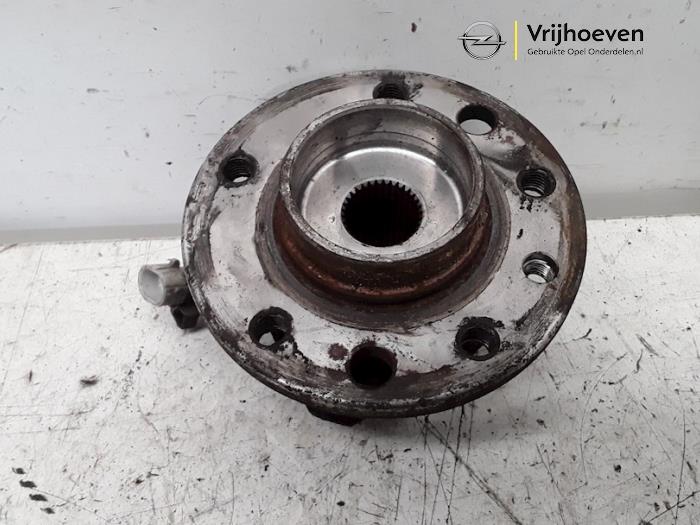 Front wheel hub from a Opel Astra 1999