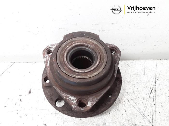 Front wheel hub from a Opel Astra 2000