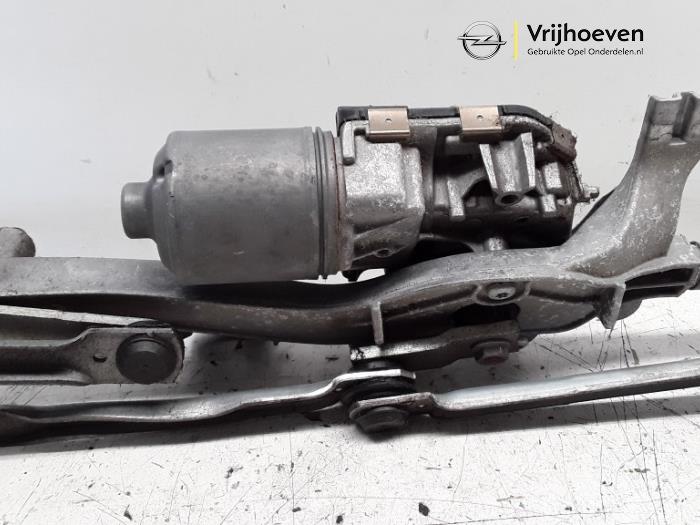 Wiper motor + mechanism from a Opel Astra J (PC6/PD6/PE6/PF6) 1.7 CDTi 16V EcoFLEX 130 2011