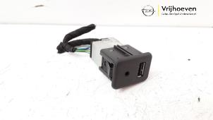 Gebrauchte AUX / USB-Anschluss Opel Adam 1.4 Preis € 15,00 Margenregelung angeboten von Autodemontage Vrijhoeven B.V.