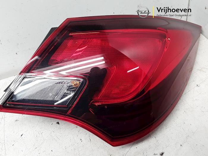 Rücklicht rechts van een Opel Astra J GTC (PD2/PF2) 1.4 Turbo 16V ecoFLEX 140 2015