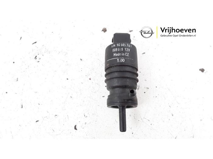 Windscreen washer pump from a Opel Astra 2000