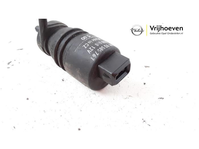 Windscreen washer pump from a Opel Astra 2000