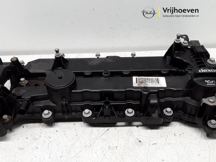 Usados Tapa de válvulas Opel Zafira Tourer (P12) 2.0 CDTI 16V 170 Ecotec Precio € 40,00 Norma de margen ofrecido por Autodemontage Vrijhoeven B.V.