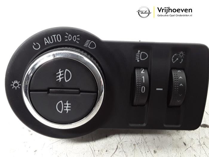 Light switch from a Opel Astra J GTC (PD2/PF2) 1.6 SIDI Eco Turbo 16V 2014
