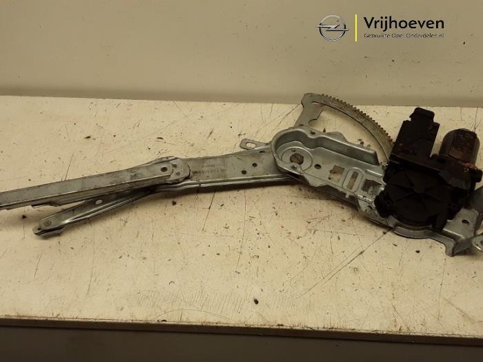 Window mechanism 2-door, front right from a Opel Corsa C (F08/68) 1.4 16V 2005