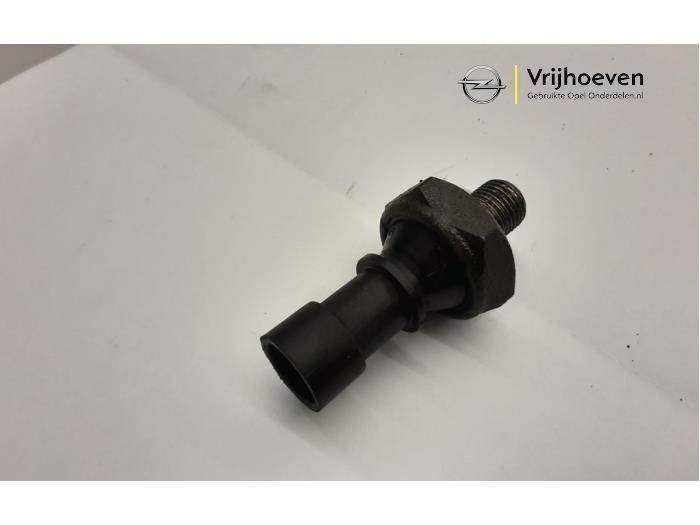 Oil pressure switch from a Opel Corsa C (F08/68) 1.2 16V 2002