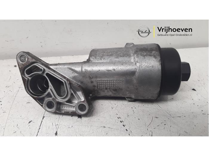 Boîtier filtre à huile d'un Opel Corsa E 1.4 16V 2015