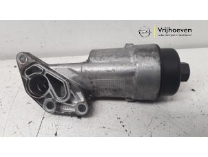 Usagé Boîtier filtre à huile Opel Corsa E 1.4 16V Prix € 20,00 Règlement à la marge proposé par Autodemontage Vrijhoeven B.V.