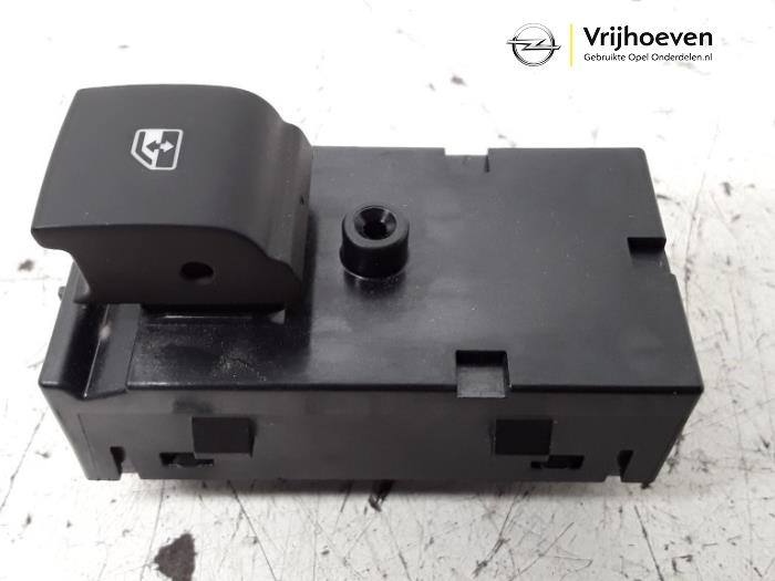 Electric window switch from a Opel Astra K 1.4 Turbo 16V 2016