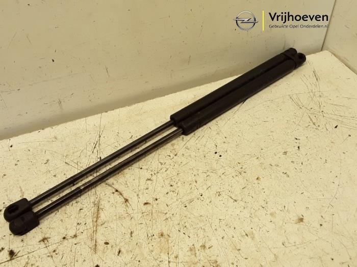 Set of tailgate gas struts from a Opel Vectra C GTS 1.8 16V 2005
