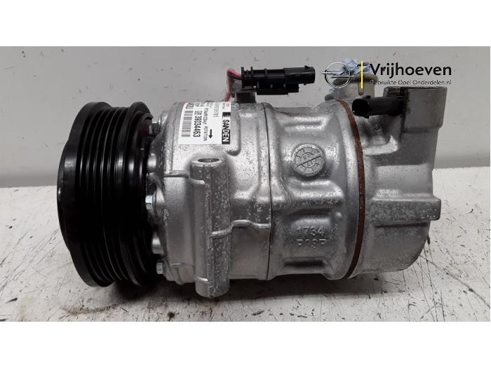 Air conditioning pump from a Opel Astra K 1.0 SIDI Turbo 12V 2017