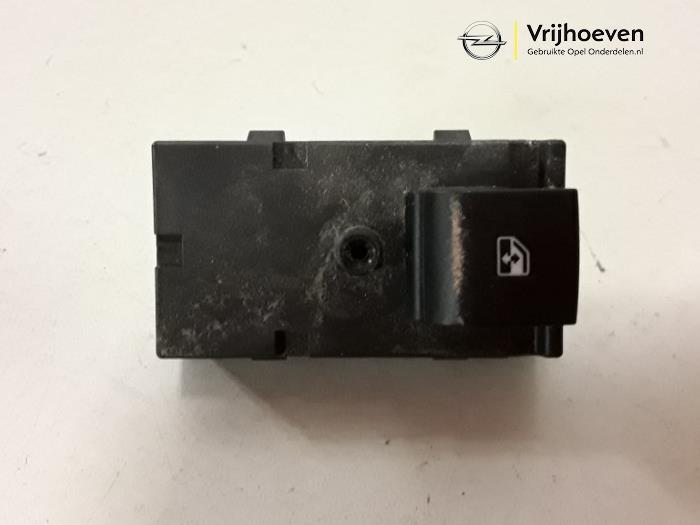 Electric window switch from a Opel Astra J Sports Tourer (PD8/PE8/PF8) 2.0 CDTI 16V 160 2011