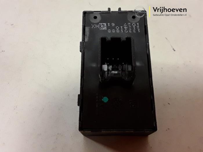 Electric window switch from a Opel Astra J Sports Tourer (PD8/PE8/PF8) 2.0 CDTI 16V 160 2011