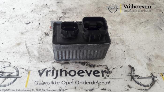 Glow plug relay Opel Astra J 2.0 CDTI 16V 160 Ecotec 55574293