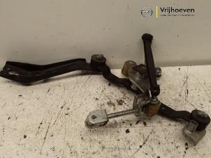 Used Gearbox mechanism Opel Astra Price € 20,00 Margin scheme offered by Autodemontage Vrijhoeven B.V.