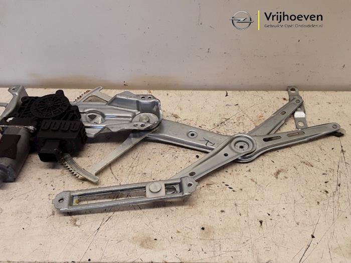 Window mechanism 4-door, front right from a Opel Astra G (F08/48) 1.6 2002