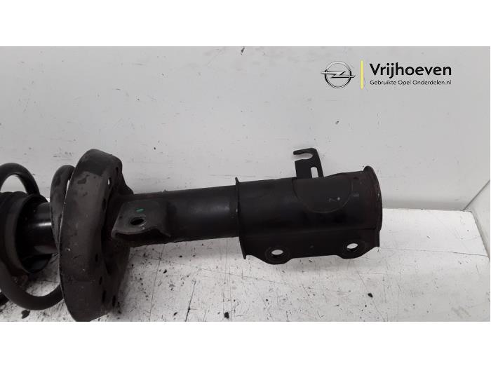 Fronts shock absorber, left from a Opel Astra J Sports Tourer (PD8/PE8/PF8) 1.3 CDTI 16V ecoFlex 2013