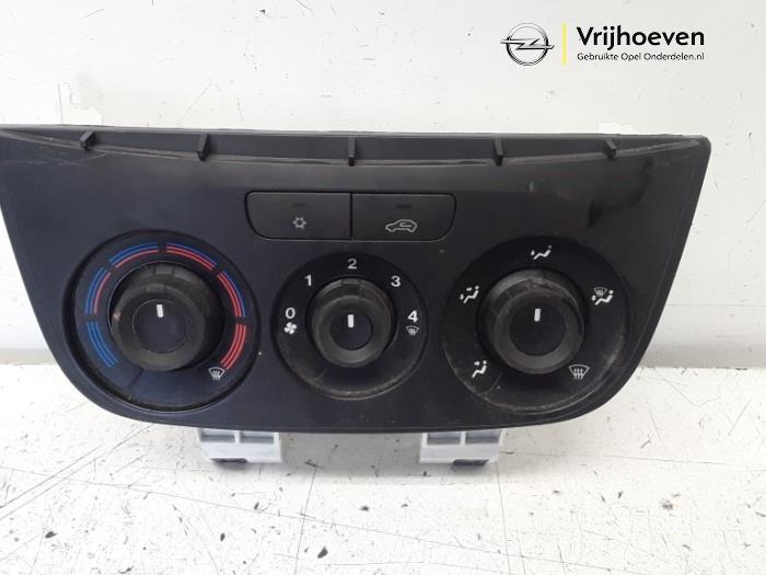 Panel de control de calefacción de un Opel Combo 1.3 CDTI 16V ecoFlex 2015