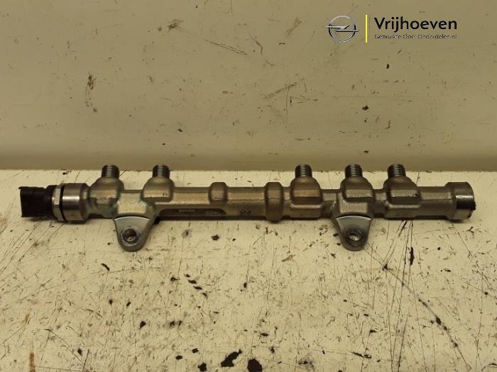 Gebrauchte Einspritzdüse (Einspritzer) Opel Corsa E 1.3 CDTi 16V ecoFLEX Preis € 25,00 Margenregelung angeboten von Autodemontage Vrijhoeven B.V.