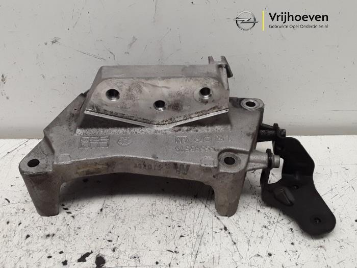 Usagé Support moteur Opel Corsa E 1.3 CDTi 16V ecoFLEX Prix € 30,00 Règlement à la marge proposé par Autodemontage Vrijhoeven B.V.