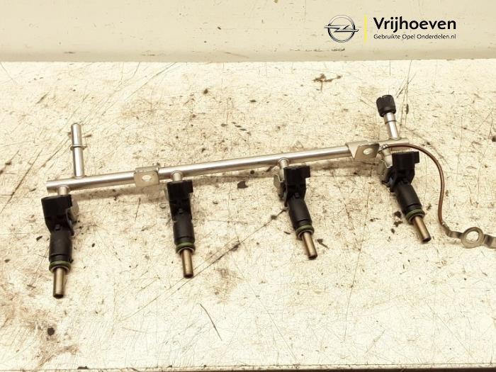 Usagé Système d'injection Opel Astra J (PC6/PD6/PE6/PF6) 1.6 16V Ecotec Prix € 50,00 Règlement à la marge proposé par Autodemontage Vrijhoeven B.V.