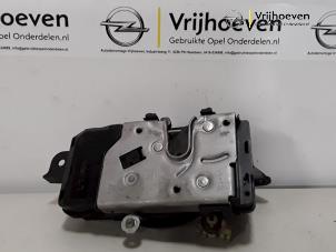 Usagé Serrure portière mécanique 4portes avant gauche Opel Zafira (M75) 1.6 16V Prix € 15,00 Règlement à la marge proposé par Autodemontage Vrijhoeven B.V.