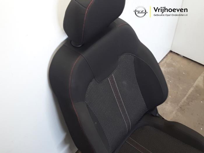 Fotel prawy z Opel Corsa E 1.4 16V 2018