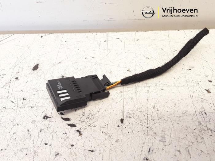 Begagnade Regnsensor Opel Mokka X 1.4 Turbo 16V Pris € 10,00 Marginaltabell erbjuds av Autodemontage Vrijhoeven B.V.