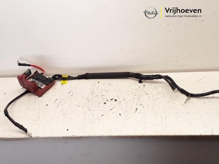 Używane Kabel (rózne) Opel Mokka X 1.4 Turbo 16V Cena € 30,00 Procedura marży oferowane przez Autodemontage Vrijhoeven B.V.