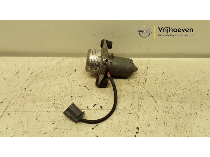 Brake servo vacuum pump from a Opel Corsa E 1.4 Turbo 16V 2015