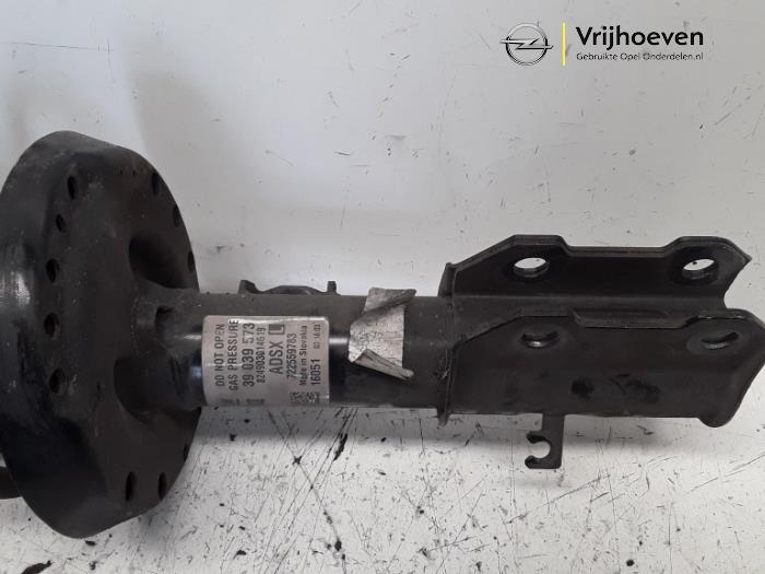 Fronts shock absorber, left from a Opel Astra K 1.6 CDTI 110 16V 2016